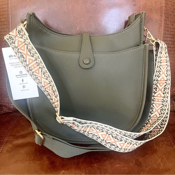 Vegan Leather Chloe Tribal Messenger & Crossbody Bag With Interchangeable Straps - Picture 3 of 6